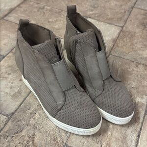 Wedge Sneaker